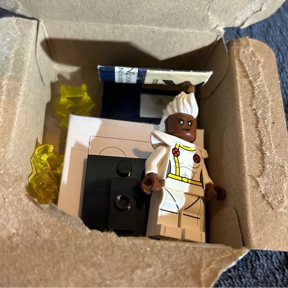 Storm - LEGO Minifigure - Marvel Series 2 - Picture 8 of 8